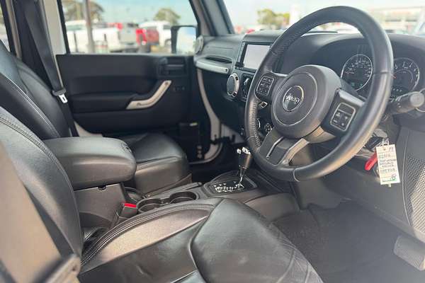 2017 Jeep Wrangler Unlimited Overland JK