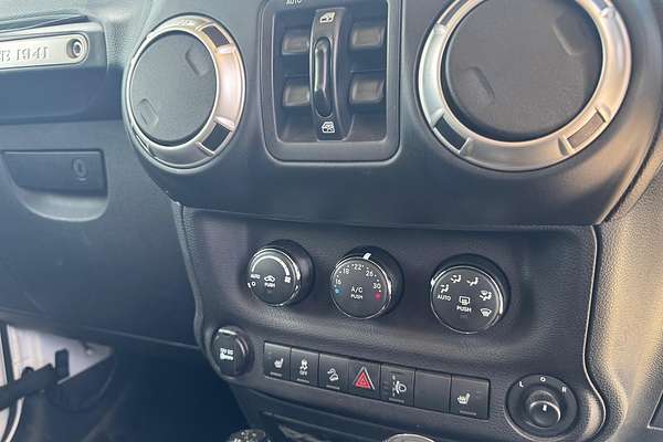 2017 Jeep Wrangler Unlimited Overland JK