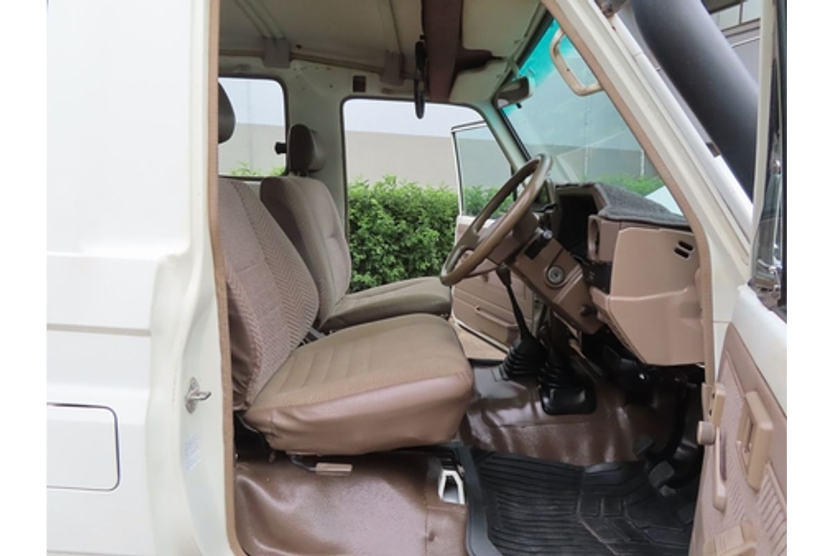 1995 Toyota Landcruiser Troopcarrier FZJ75RV