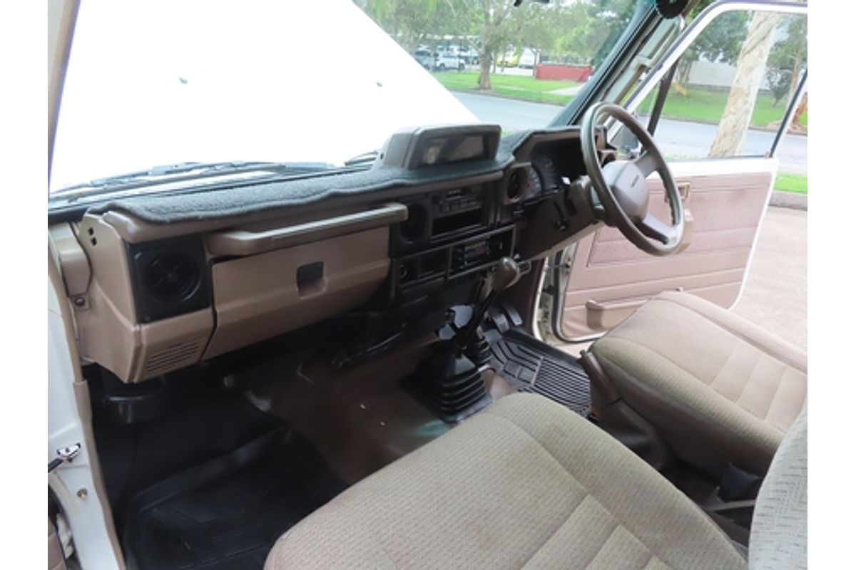 1995 Toyota Landcruiser Troopcarrier FZJ75RV