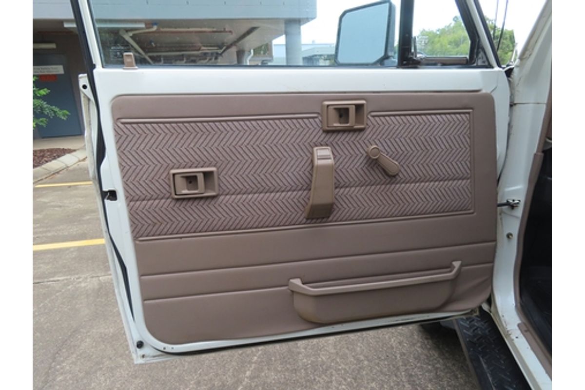 1995 Toyota Landcruiser Troopcarrier FZJ75RV