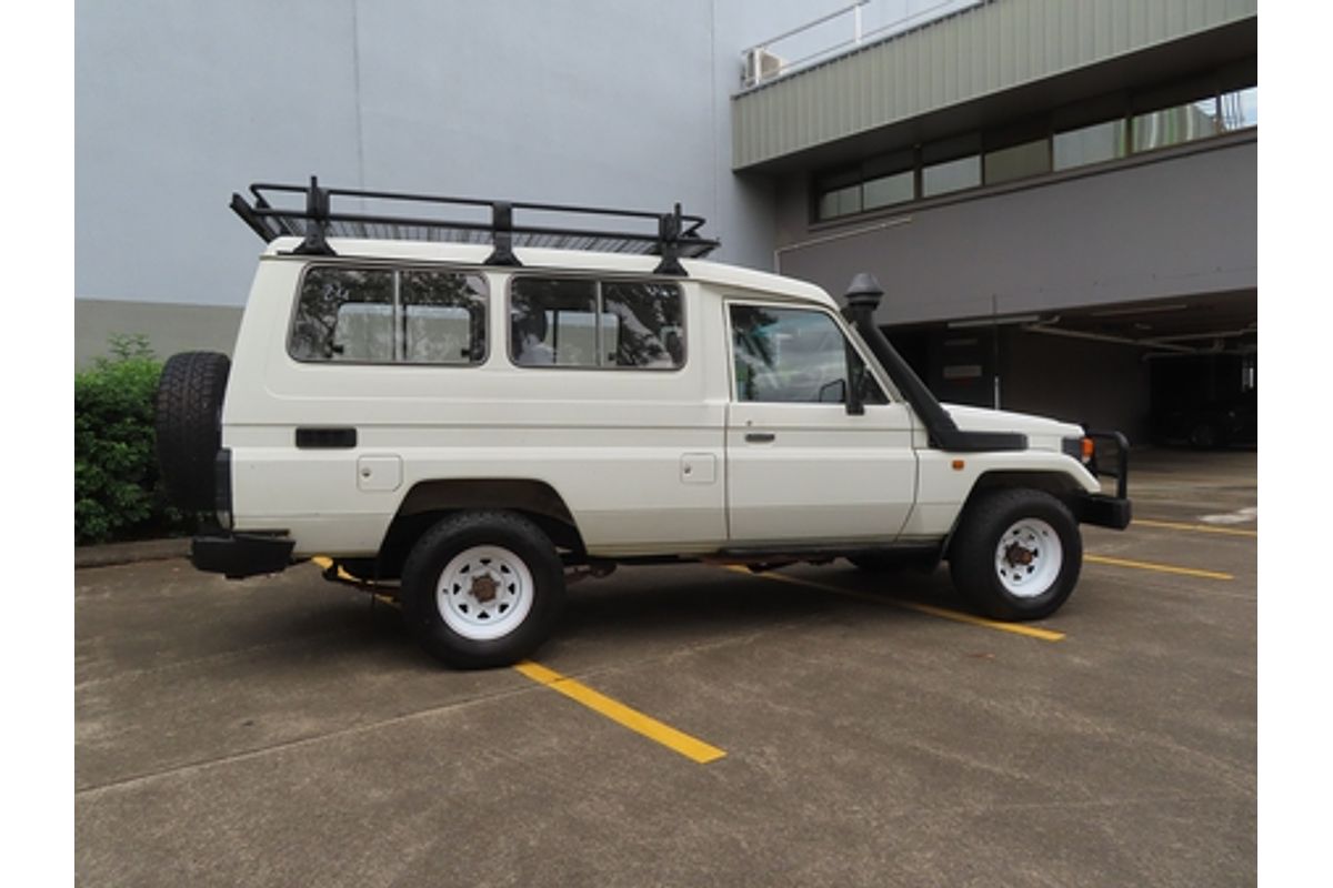 1995 Toyota Landcruiser Troopcarrier FZJ75RV