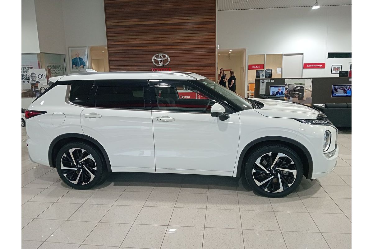2023 Mitsubishi Outlander Exceed ZM