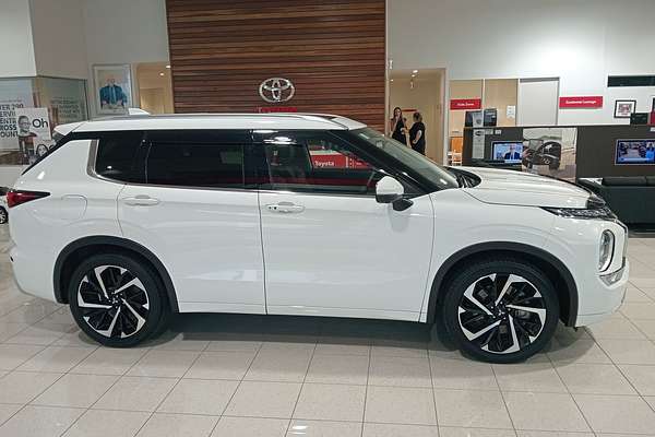 2023 Mitsubishi Outlander Exceed ZM