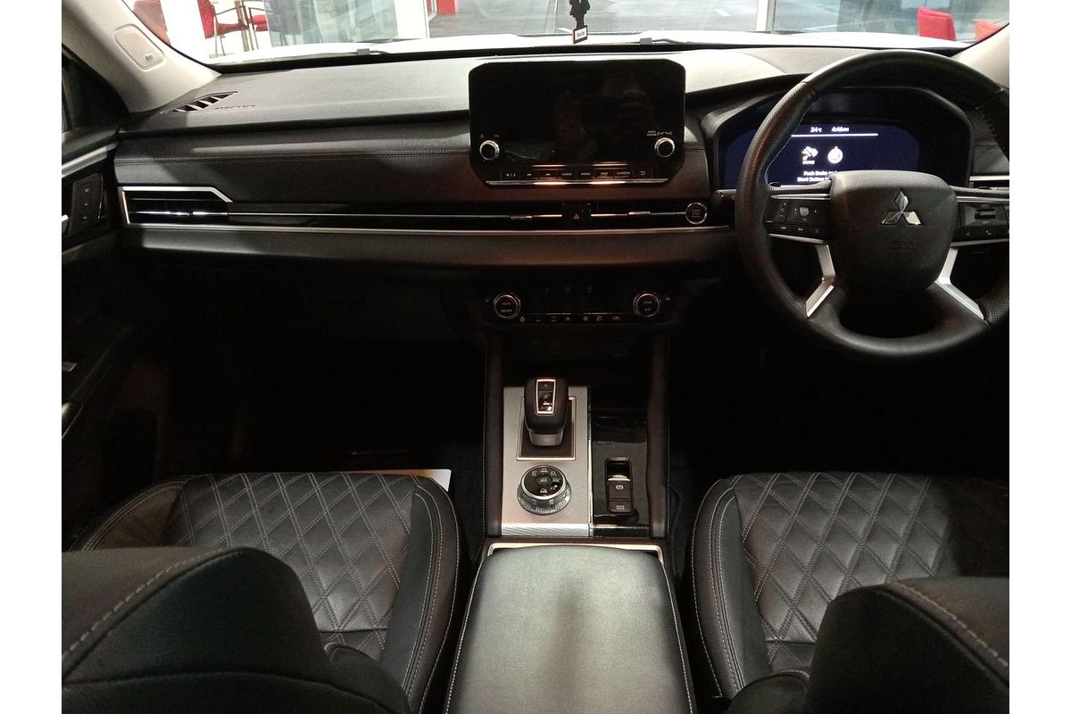 2023 Mitsubishi Outlander Exceed ZM
