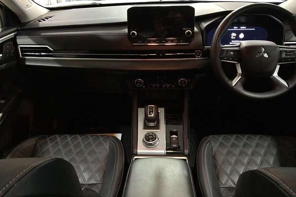 2023 Mitsubishi Outlander Exceed ZM