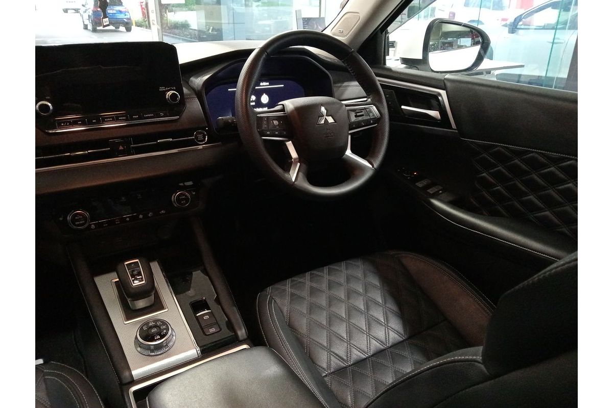 2023 Mitsubishi Outlander Exceed ZM