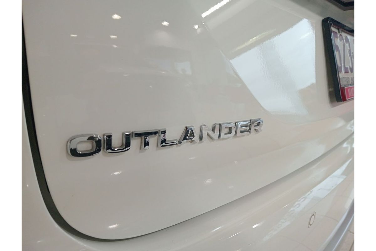 2023 Mitsubishi Outlander Exceed ZM