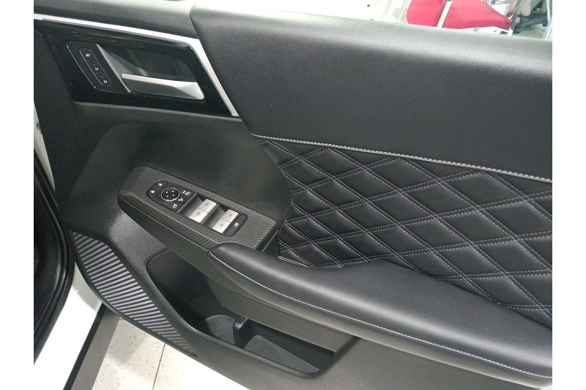 2023 Mitsubishi Outlander Exceed ZM