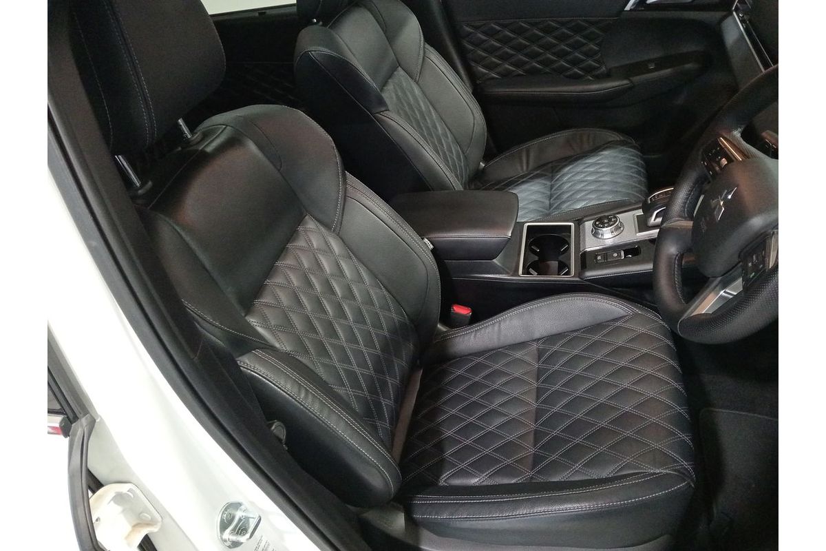 2023 Mitsubishi Outlander Exceed ZM