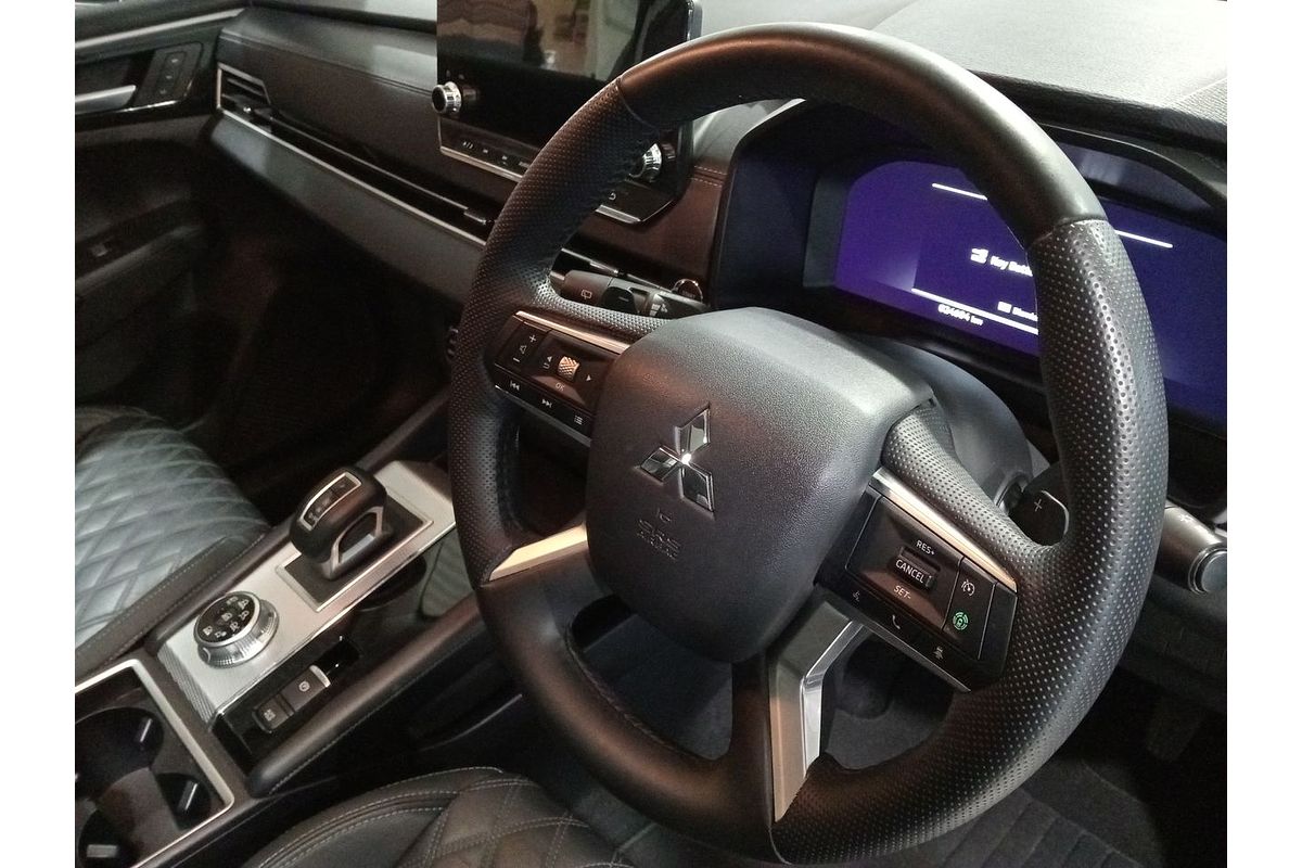 2023 Mitsubishi Outlander Exceed ZM