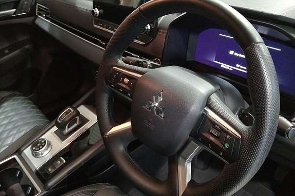 2023 Mitsubishi Outlander Exceed ZM