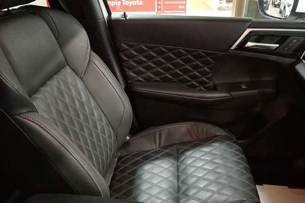 2023 Mitsubishi Outlander Exceed ZM