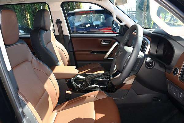2025 Mahindra Scorpio Z8L