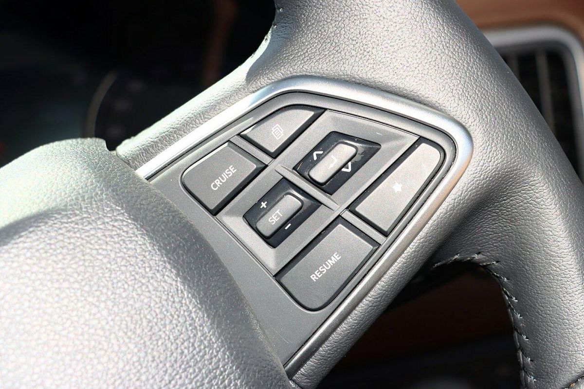 2025 Mahindra Scorpio Z8L