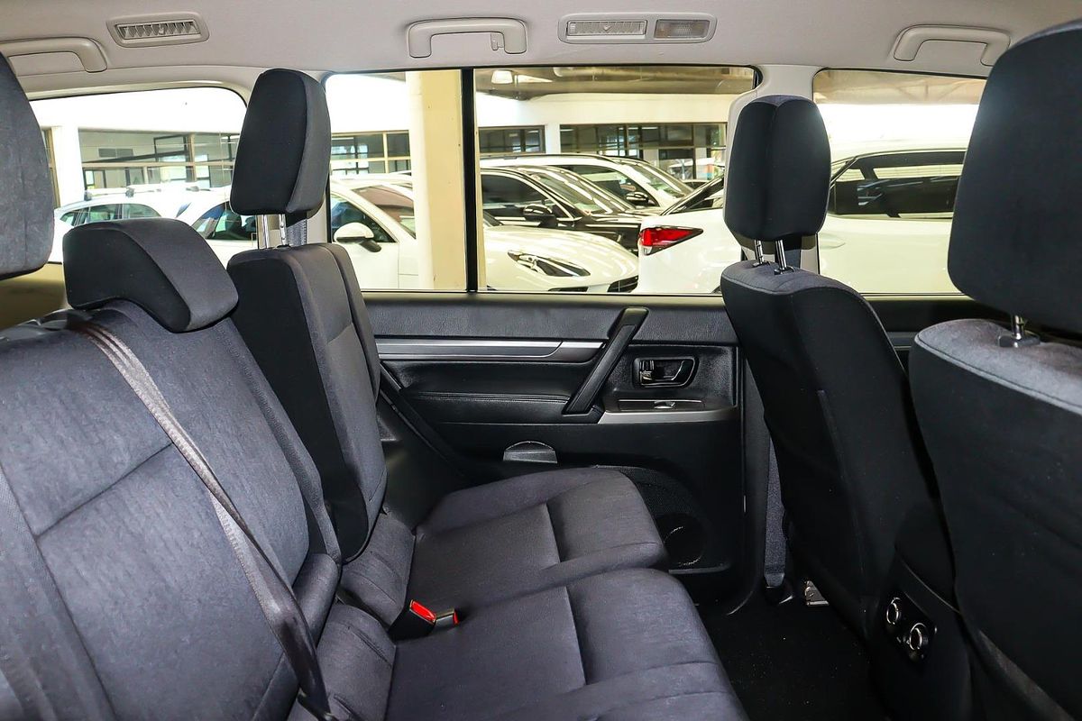 2018 Mitsubishi Pajero GLX NX