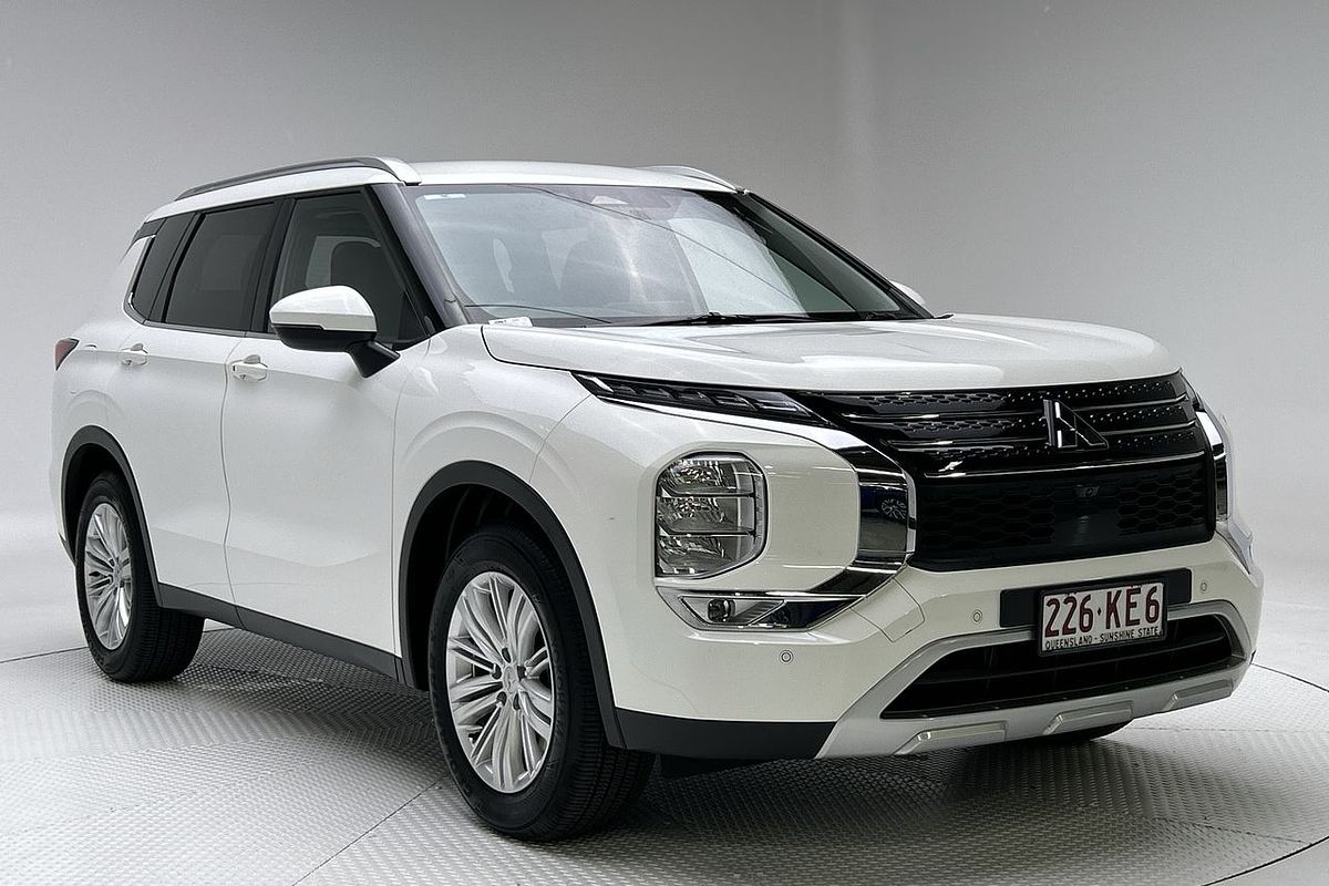 2024 Mitsubishi Outlander LS ZM
