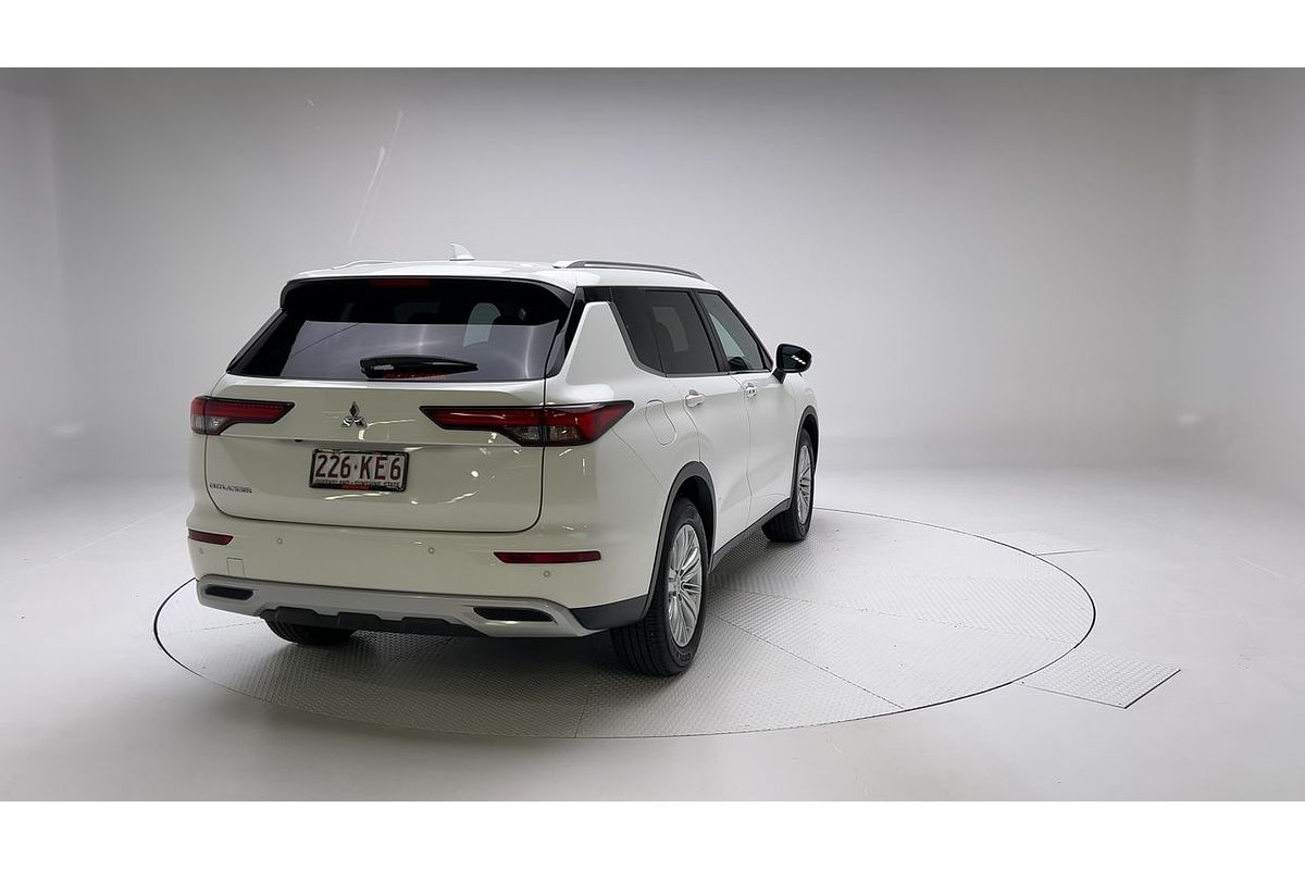 2024 Mitsubishi Outlander LS ZM