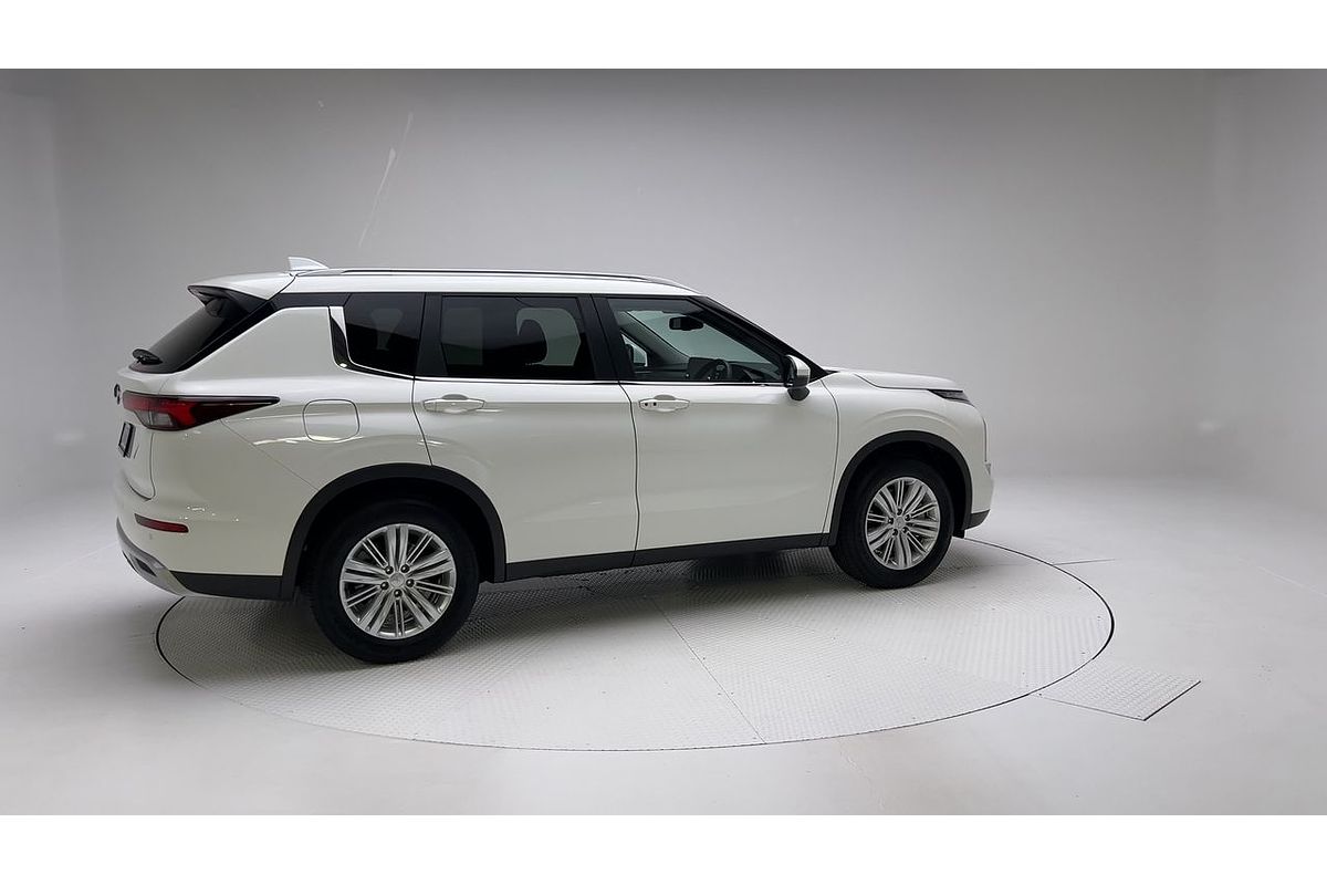 2024 Mitsubishi Outlander LS ZM