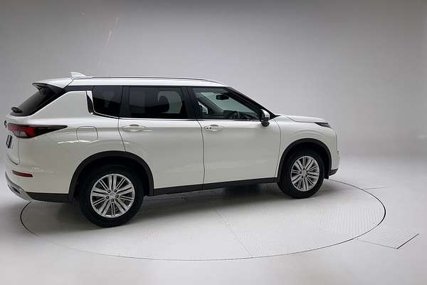 2024 Mitsubishi Outlander LS ZM