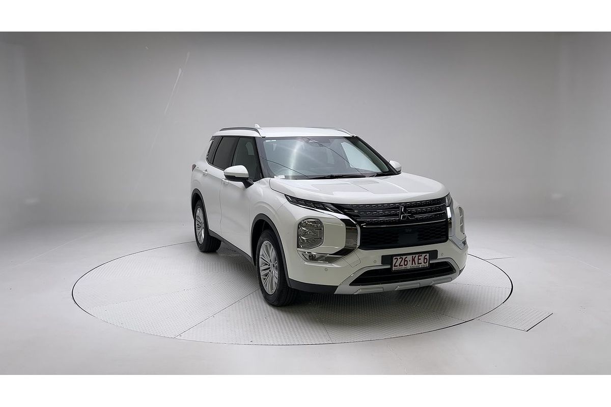 2024 Mitsubishi Outlander LS ZM