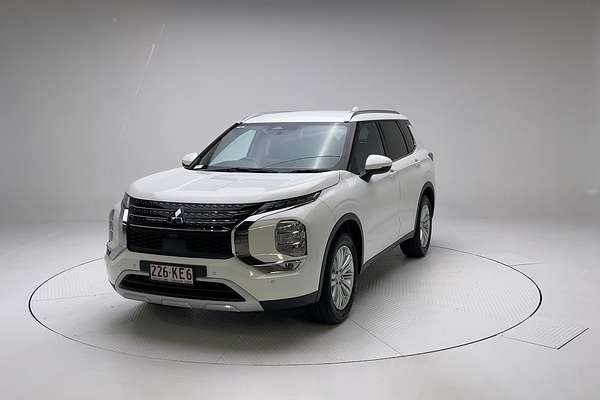 2024 Mitsubishi Outlander LS ZM