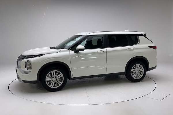 2024 Mitsubishi Outlander LS ZM