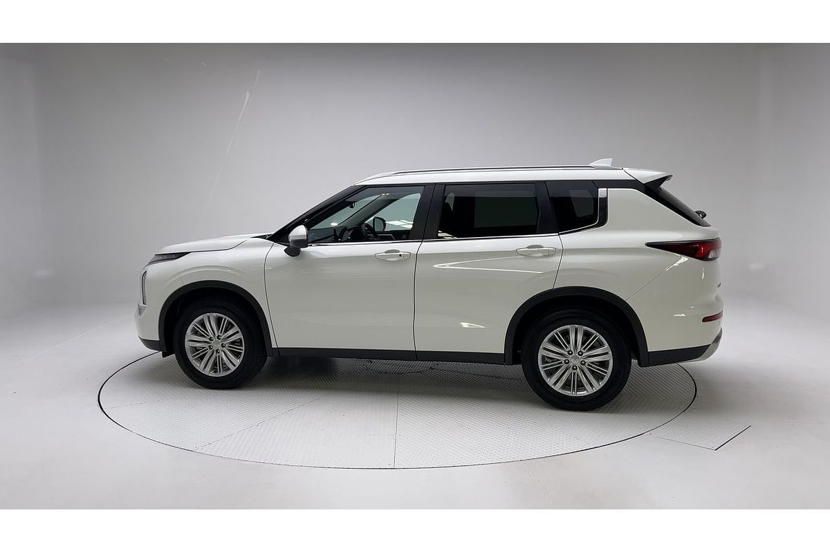 2024 Mitsubishi Outlander LS ZM