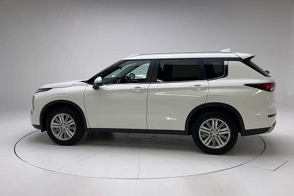 2024 Mitsubishi Outlander LS ZM