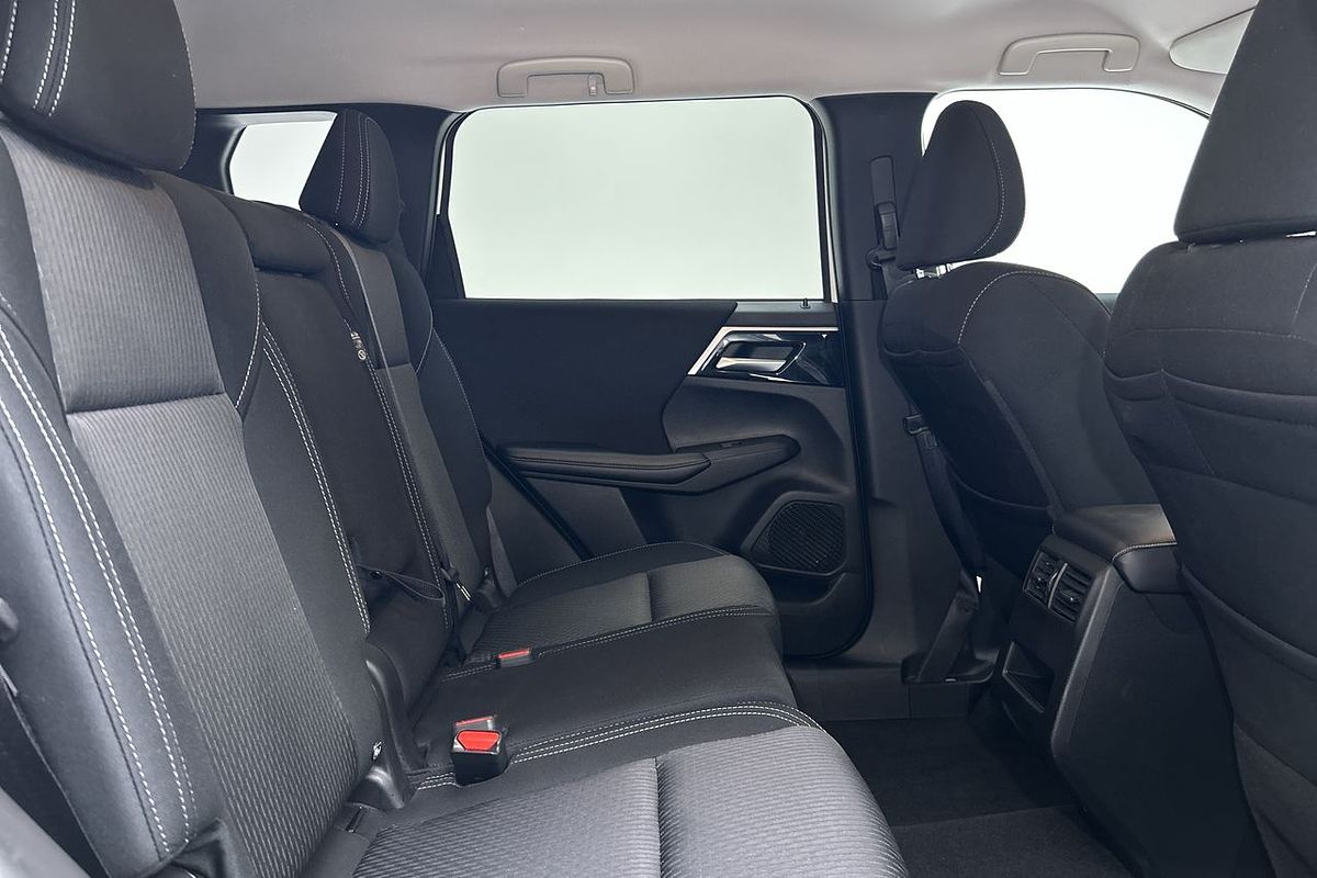 2024 Mitsubishi Outlander LS ZM