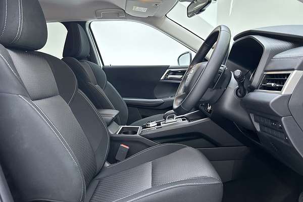 2024 Mitsubishi Outlander LS ZM