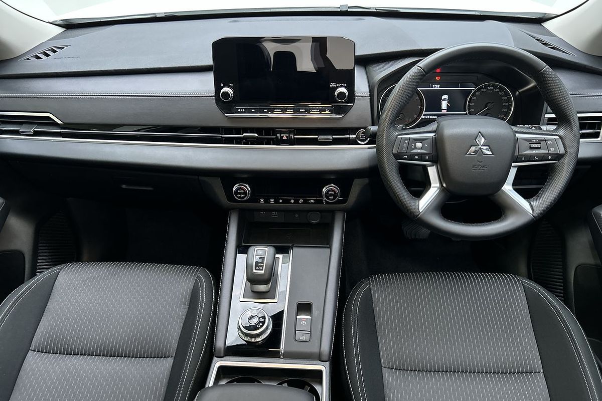 2024 Mitsubishi Outlander LS ZM