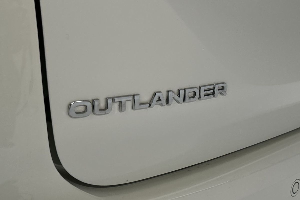 2024 Mitsubishi Outlander LS ZM