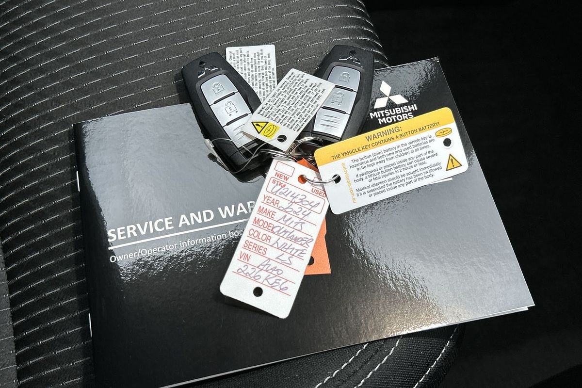 2024 Mitsubishi Outlander LS ZM