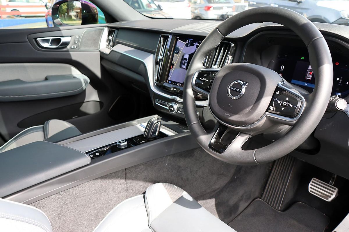2021 Volvo XC60 B6 R-Design