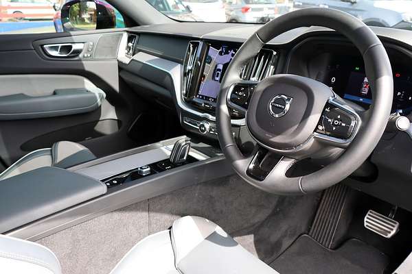 2021 Volvo XC60 B6 R-Design
