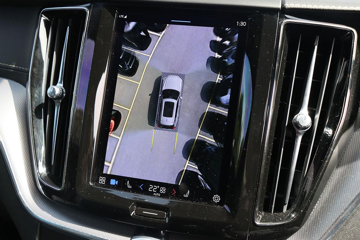 2021 Volvo XC60 B6 R-Design