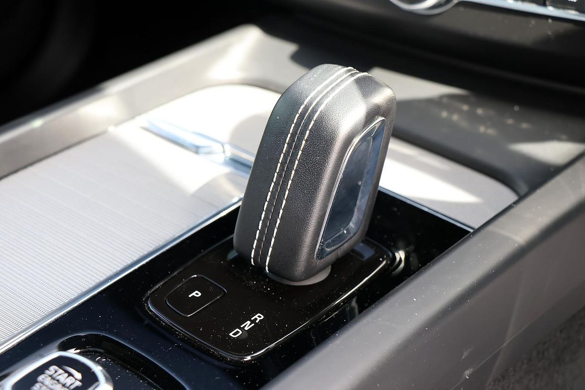 2021 Volvo XC60 B6 R-Design