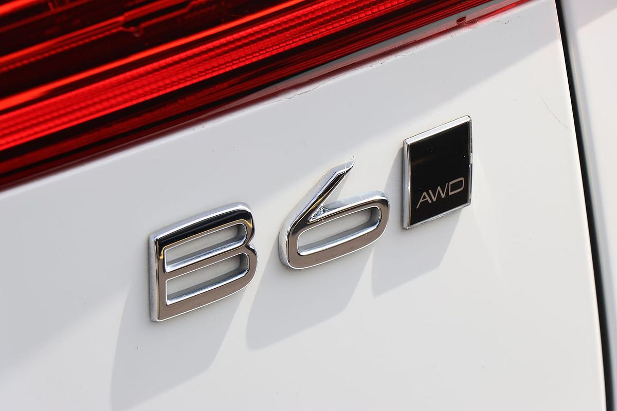 2021 Volvo XC60 B6 R-Design