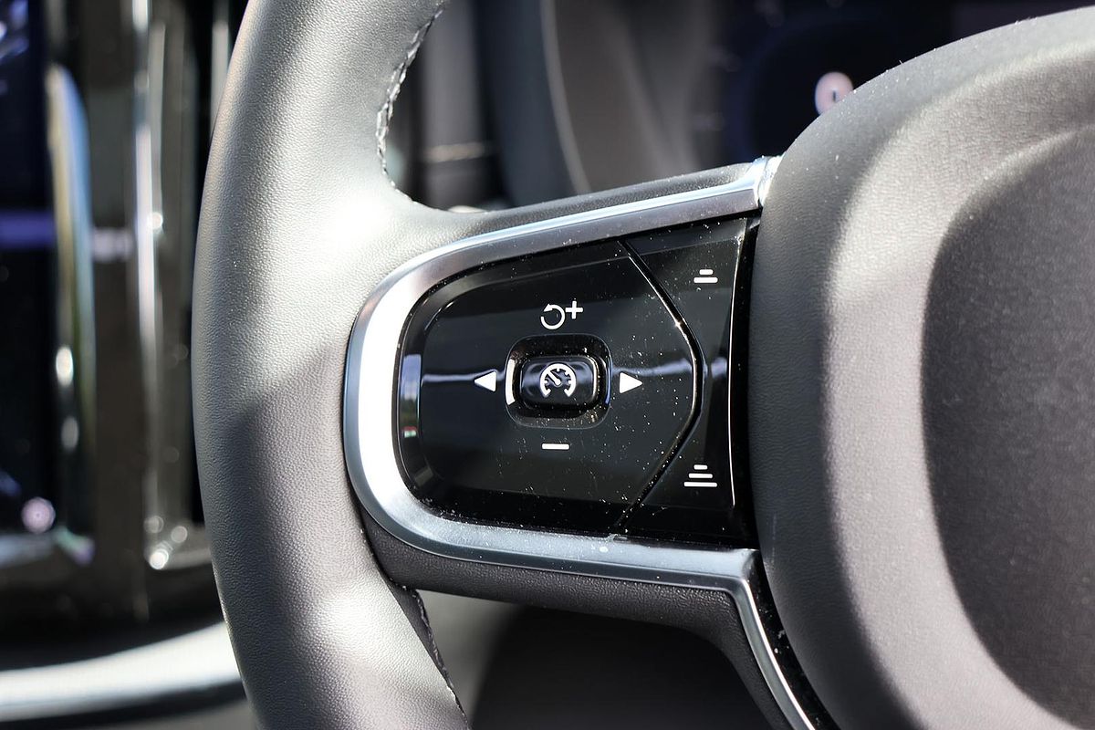 2021 Volvo XC60 B6 R-Design
