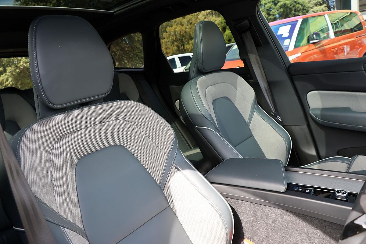 2021 Volvo XC60 B6 R-Design