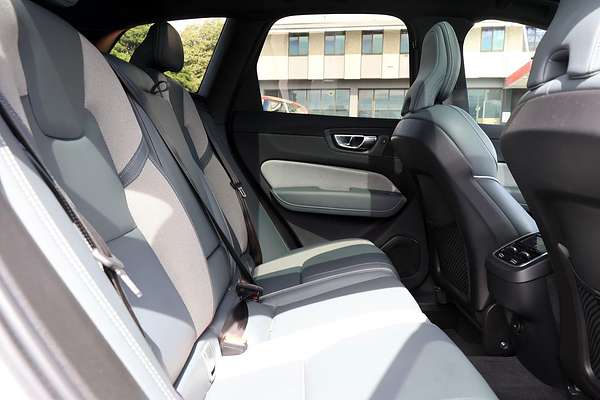 2021 Volvo XC60 B6 R-Design
