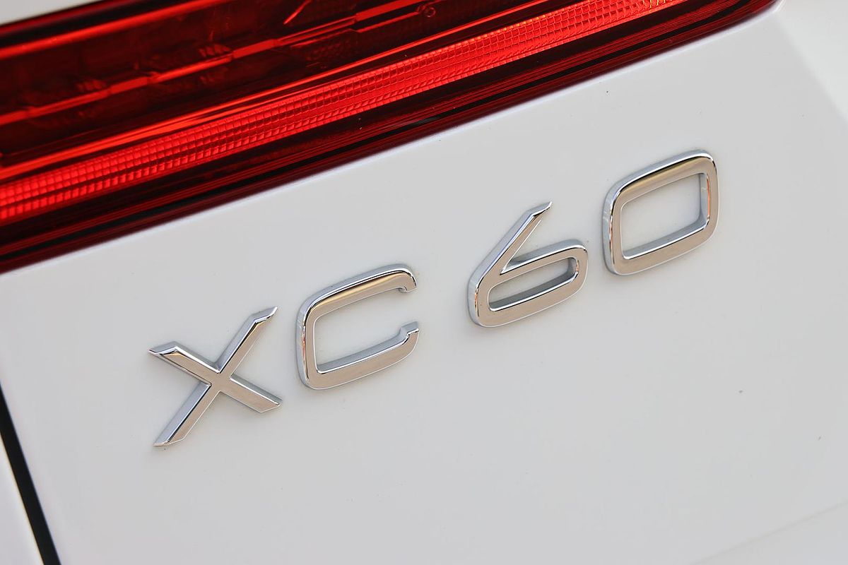 2021 Volvo XC60 B6 R-Design