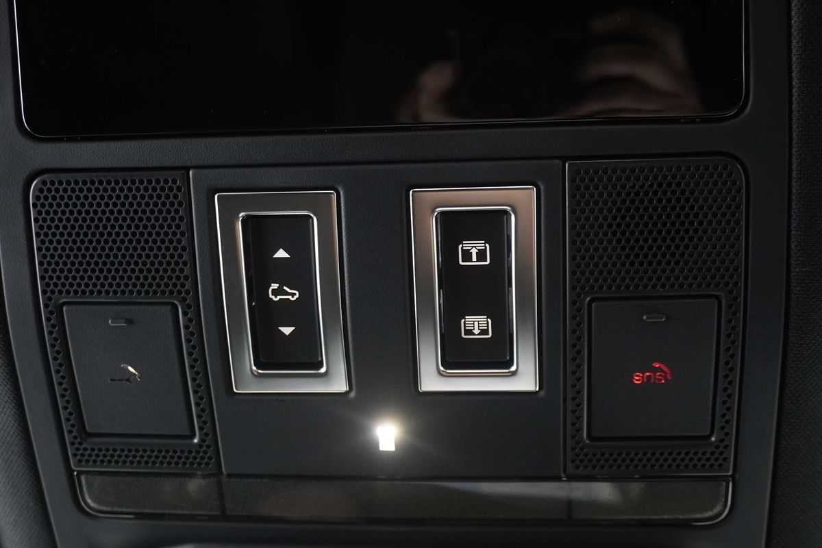 2024 Land Rover Defender 110 P400 X-Dynamic HSE L663