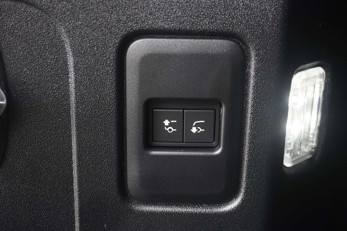 2024 Land Rover Defender 110 P400 X-Dynamic HSE L663