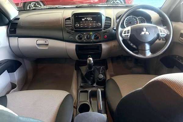 2015 Mitsubishi Triton GLX MN 4X4