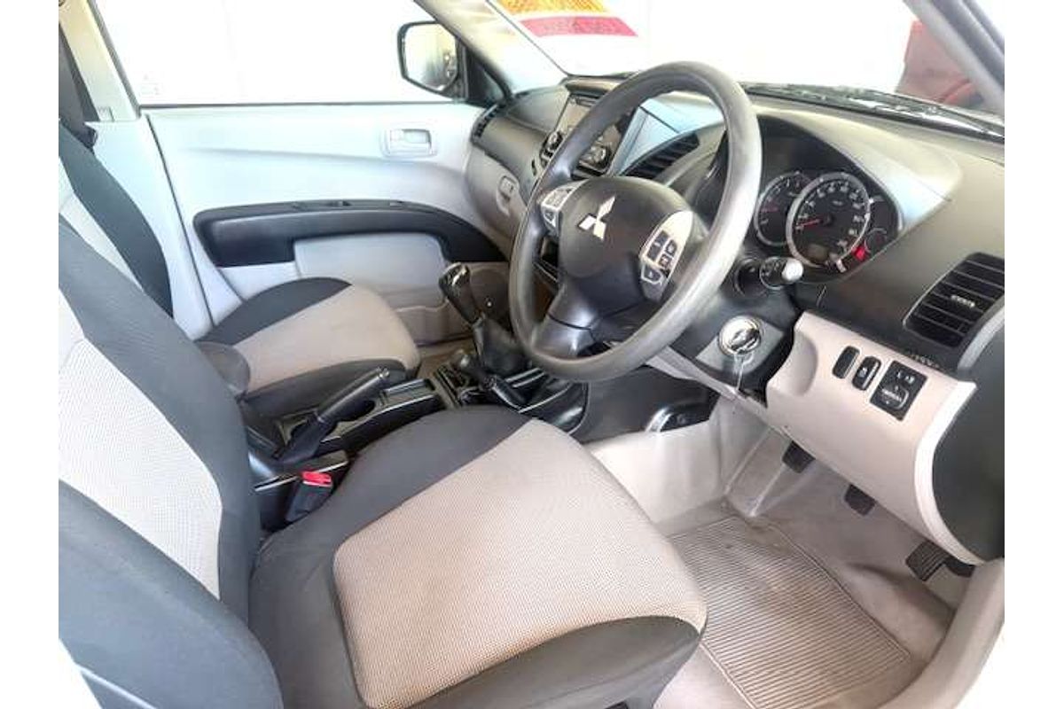 2015 Mitsubishi Triton GLX MN 4X4