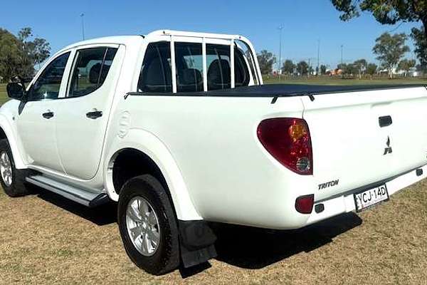 2015 Mitsubishi Triton GLX MN 4X4