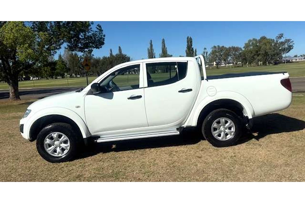 2015 Mitsubishi Triton GLX MN 4X4