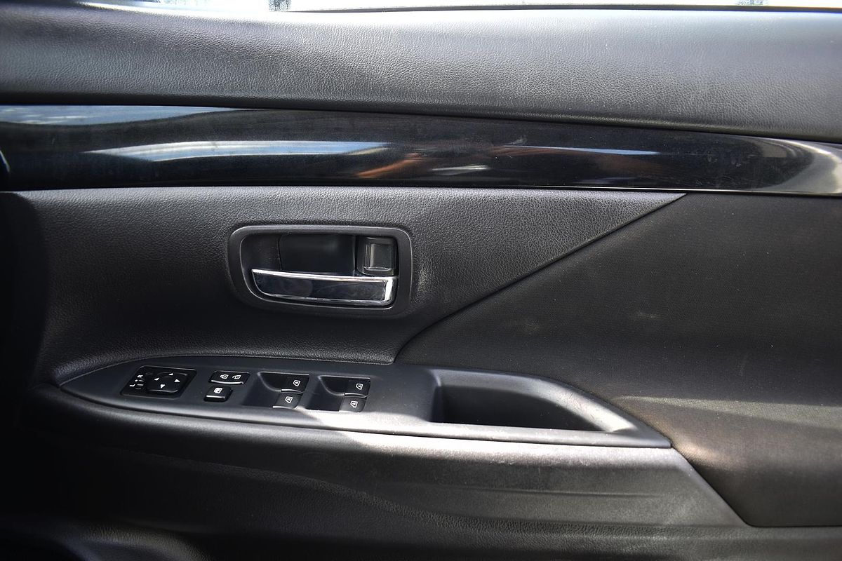 2021 Mitsubishi Outlander ES ZL